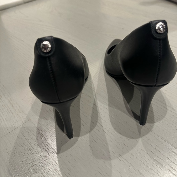 Alina Flex Leather Pointed-Toe Pumps - Picture 5 of 5